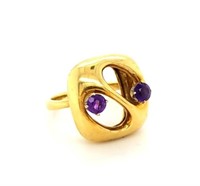 14kt Gold ring with 2 amethysts set in the face, s