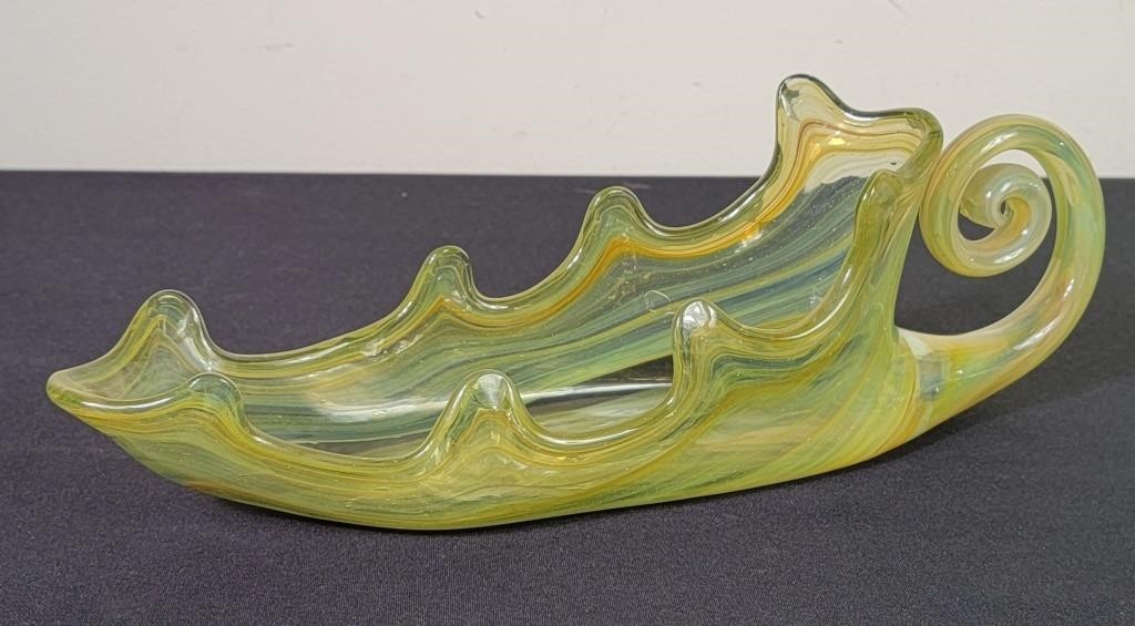 Art Glass Cornucopia w/ Spiral Tail