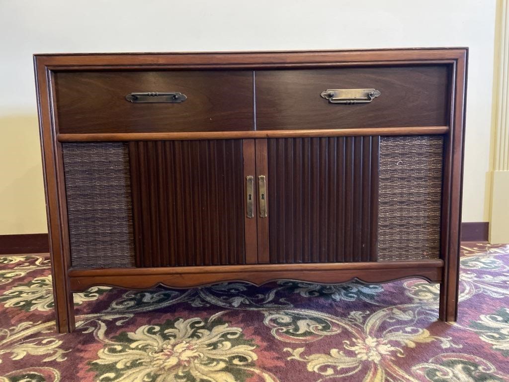 Deluxe AM/FM & Turntable Stereo Console