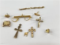 Assortment of 14kt gold jewelry pieces, some are f