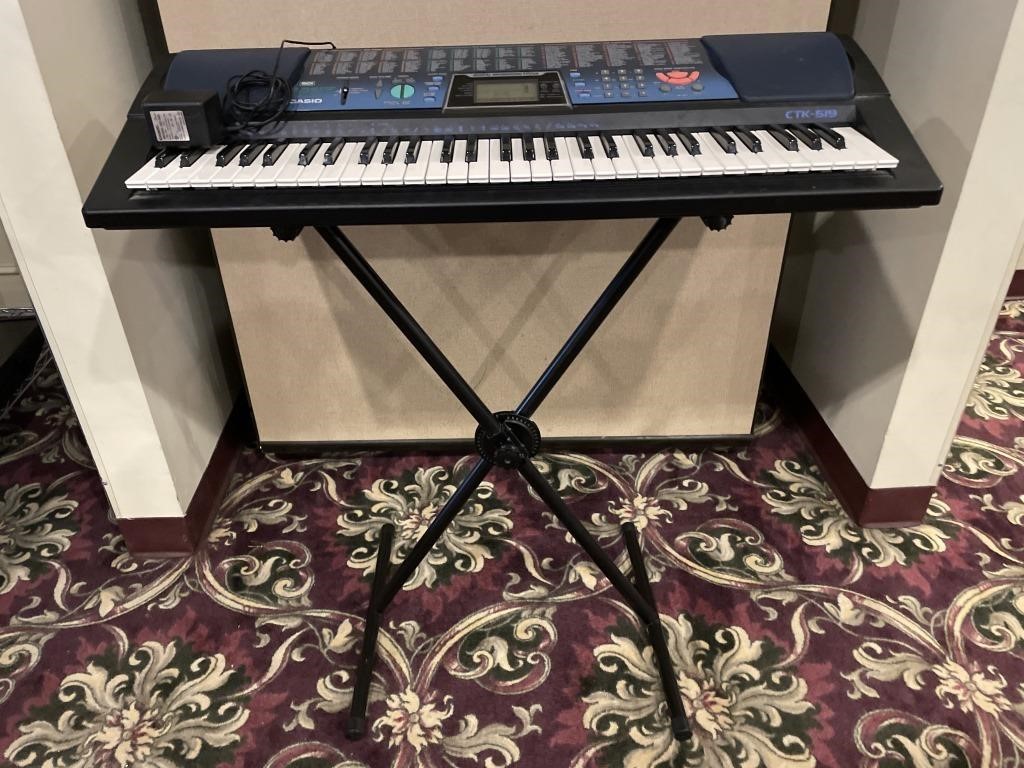 Casio CTK-519 Keyboard With Stand