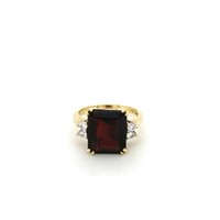 14kt Gold ring with a large square cut garnet and