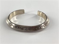 Heavy sterling silver cuff bracelet, weight is 53