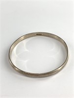 Sterling silver bangle with a total weight of 18 g