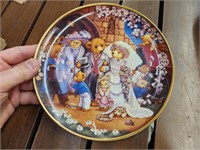 Teddy bear collectible plate