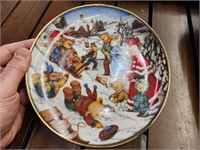 Teddy bear collectible plate