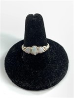 Sterling silver and opal ring size 9 weighs 2.6 gr