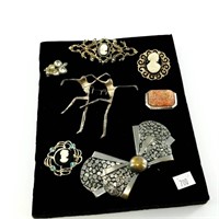 Collection of fashion brooches all very detailed