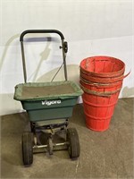 (ZR) Vigoro Spreader and 4 Baskets 20"