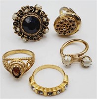 (YZ) Goldtone Rings (sizes 4 to 7)