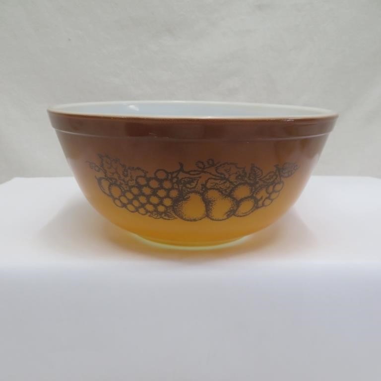 Pyrex Old Orchard Mixing Bowl - 2.5 qt - Vintage