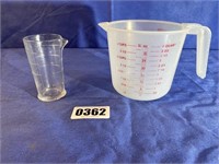 Measuring Cups, 4 Cup Plastic, 4 oz. Glass Beeker