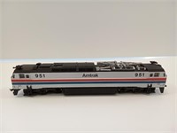 Amtrak HO Scale Electric Engine #951