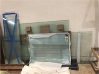 Approx 8 assorted size glass lot