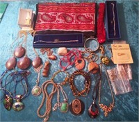 V - MIXED LOT OF COSTUME JEWELRY (L96)