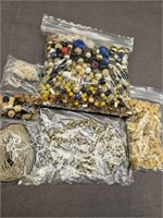PERFECT LOT FOR YOU CRAFTY PEOPLE! LOOSE BEADS