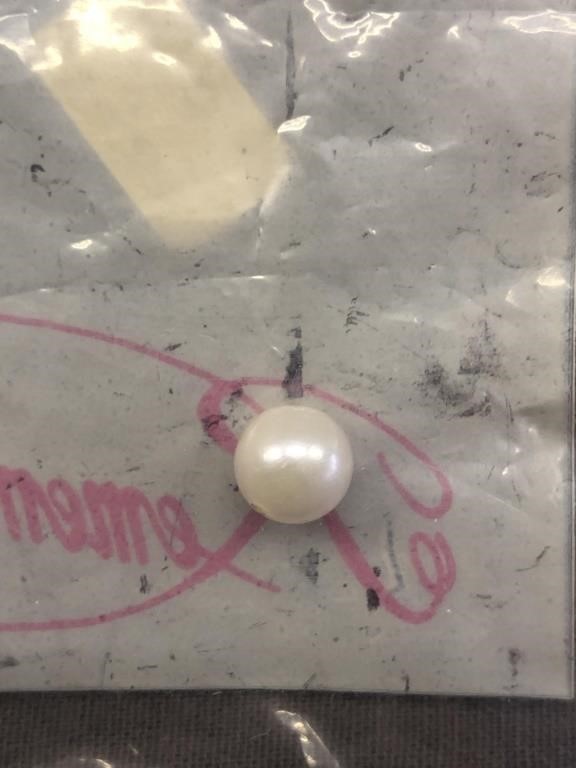 A LARGE PEARL BEAD READY FOR STRINGING