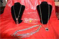 Necklace lot F