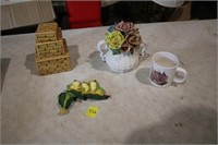 Frog decor, stacking boxes, mug, flower decor