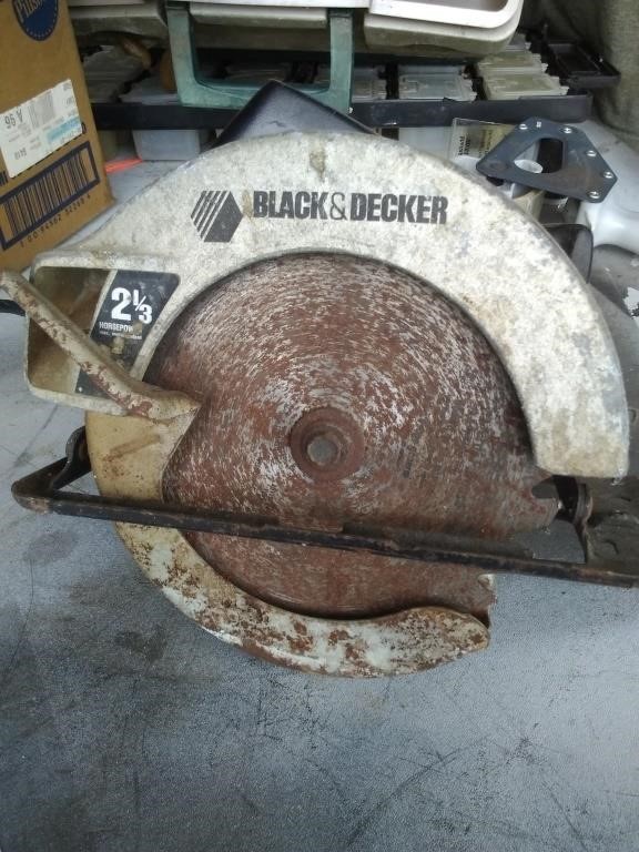 BLACK N DECKER SAW