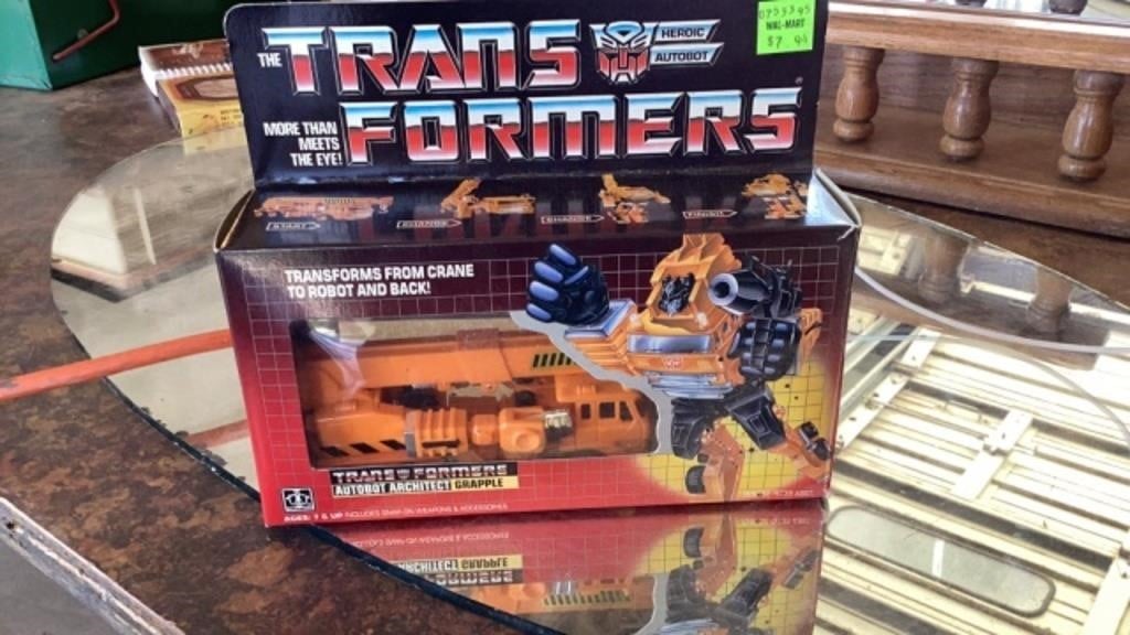Transformers:  Autobot Grapple w/box