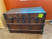 Vintage storage chest #379