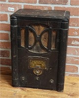 Vintage/Antique RCA Radio (Needs Restoration)