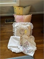 Throw Pillows & Table Runners