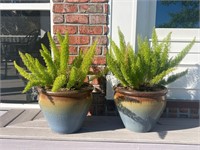 Pair of matching planters