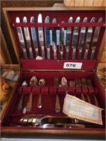 ROYAL ALLEGHENY STAINLESS FLAT WARE SET IN CHEST