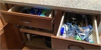 2 drawers & 1 cabinet under kitchen island