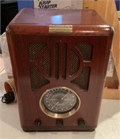 Thomas reproduction radio
