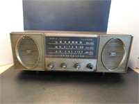 Radio vintage (1960) LLOYDS model TM-838