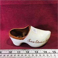 Prince Edward Island Souvenir Pottery Klog