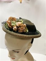 EARLY CHILDS GREEN STRAW HAT WITH FLOWERS CHIN