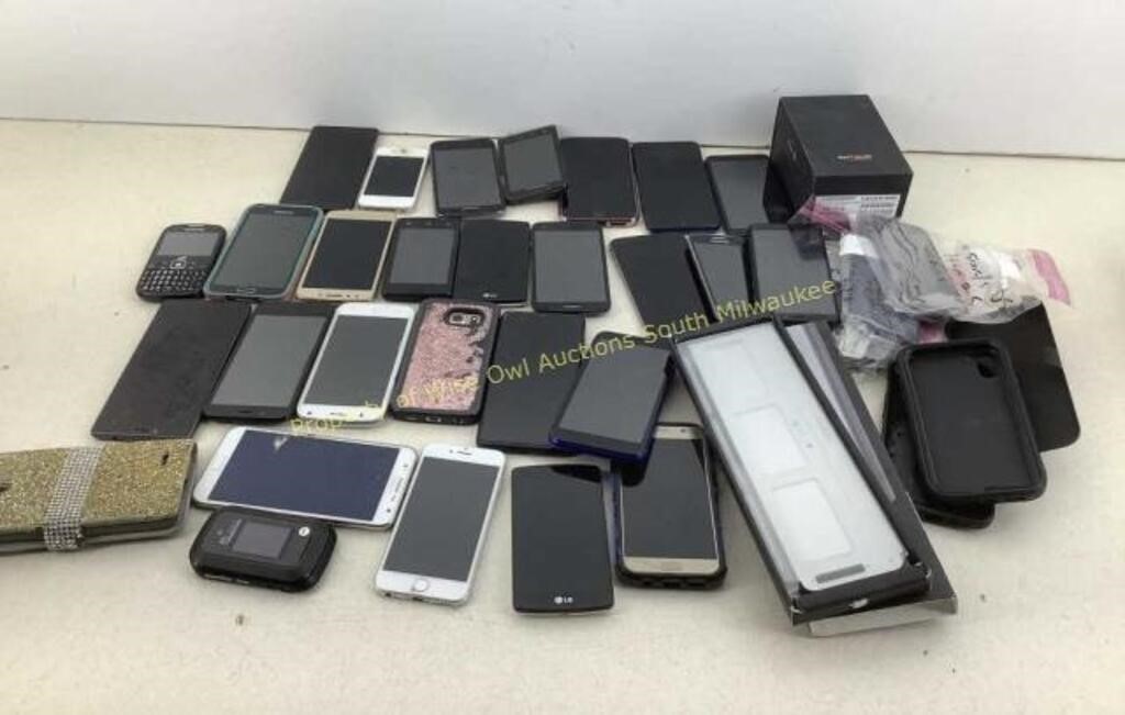 * Lot of cell phones for parts or repair