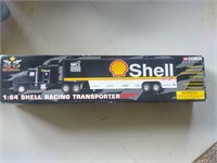 1:64 Shell Racing Transporter