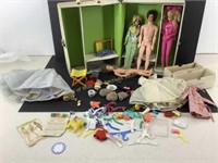 Vtg Barbie case w/clothes, Ken, Barbie &