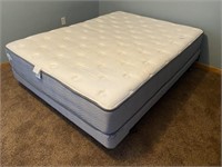 QUEEN SIZE BED W/ FRAME