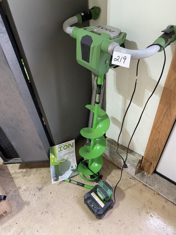 ION ELECTRIC ICE AUGER W/ CHARGER & BATTERY