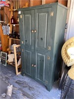COUNTRY STYLE CUPBOARD W/ SHELVES