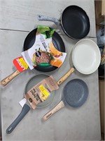 LOT OF 5 FRYING PANS