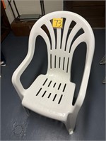 Nice plastic chair, clean item