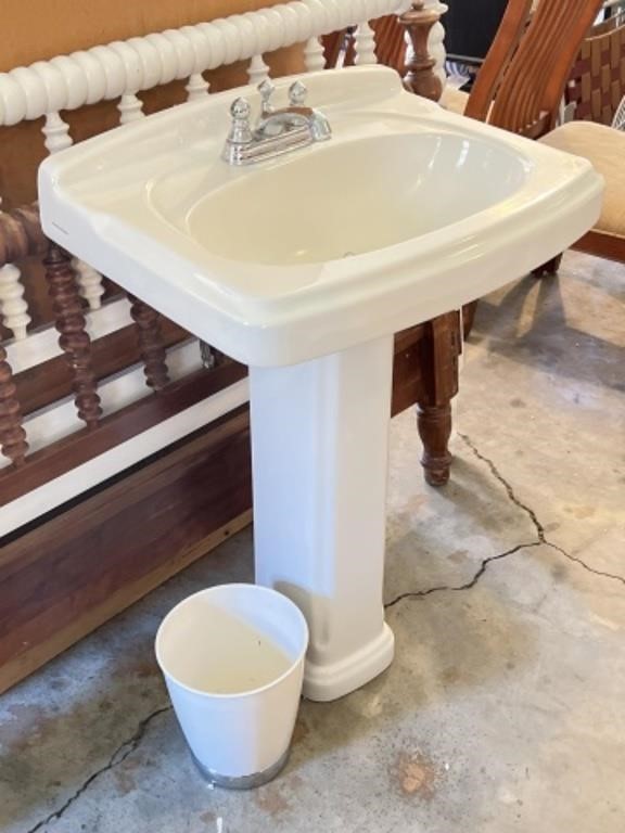Pedestal Sink and Trash Can