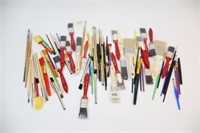 Large Assortment of Artist Pain Brushes