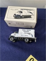 Smith and Wesson revolvers 1/34 scale box truck