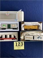 Set of 4 HO gauge train cars
Chef Boyardee,