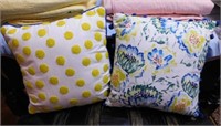 Yellow quilted bedspread - 2 throw pillows - Pair