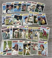 (32) 1977 Topps Baseball Cards