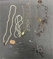 (8) Vintage Necklaces
